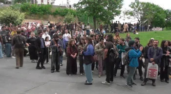 Bilgi Üniversitesi'nde kapatılma kararına karşı protestolar sürüyor: Polis müdahale etti