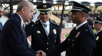 Erdoğan'dan Kamanlı genç polis memuruna esprili tebrik: "Kaman yaman'dır! Ha"