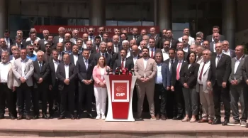 CHP il başkanlarından olağanüstü kurultay çağrısı: “Genel Başkanımız Özgür Özel’dir”
