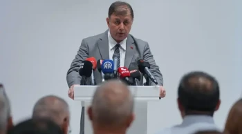 İzmir Büyükşehir Belediye Başkanı Cemil Tugay, CHP'den istifa etti