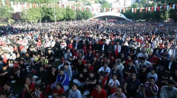 Kâğıthane'de Dünya Kupası heyecanı dev ekranlarda yaşandı