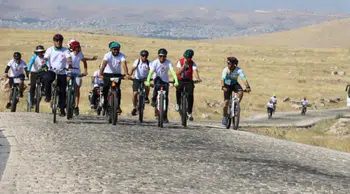 Tarihin sıfır noktasında vefalı sürüş: Arkeoloji dünyasının efsane ismi anısına pedal çevirdiler