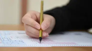 Uzun bekleyiş sona erdi: Milyonlarca gencin kaderini belirleyecek puanlar açıklandı
