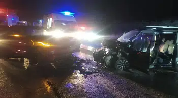 Yolun sonu acı bitti: İki araç çarpıştı, ortalık savaş alanına döndü