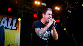Hardcore punk efsanesi Lou Koller, 59 yaşında yemek borusu kanserine yenik düştü