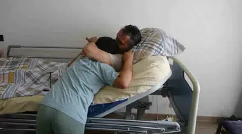 Felç geçiren taksici Mehmet Ali Arslan, düzenli fizik tedavi talep ediyor