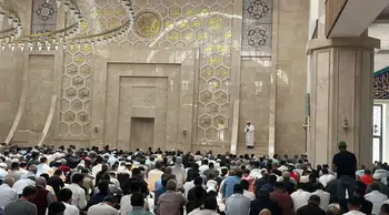 Kars'ta kandil gecesi camileri dolduran vatandaşlar dualarla bir araya geldi