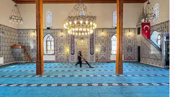 Güdül’de camilerde temizlik çalışması yapıldı