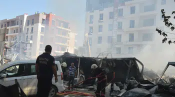 İşçilerin kaldığı prefabrik yatakhane alevlere teslim oldu: Malatya'da ekipler seferber oldu