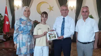 11 yaşında ilk kitabını yayınladı