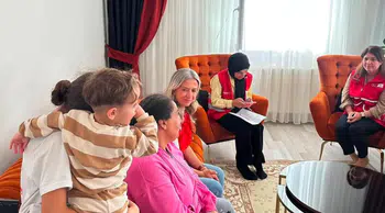 Kızılay gönüllüleri Karslı yaşlıların yalnızlığına son veriyor