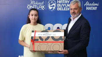 Hatay'ın başarılı gençlerine belediyeden tam destek: 33 öğrenciye ödül yağdı