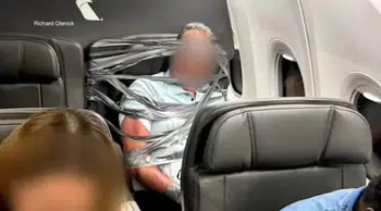 Uçakta Saldırgan Yolcuya Baskın: Acil İniş ve Sert Müdahale!