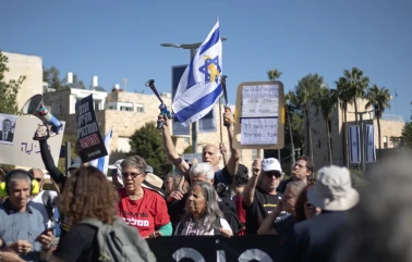 Netanyahu'nun af talebine protesto: Yüzlerce kişi Kudüs sokaklarında