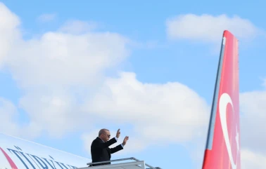 Cumhurbaşkanı Erdoğan, Ekonomik İşbirliği Teşkilatı zirvesi için Azerbaycan’a gitti