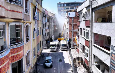 Zeytinburnu'nda 67 bina Yarısı Bizden kampanyasıyla eş zamanlı dönüşüyor