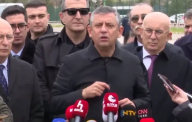 Özgür Özel’den AK Parti’ye ironik göndermeler: "Tosuncuk" ve "şak şak şak" nereye kadar gidecek?