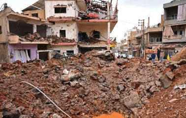 İsrail'in Gece Saldırıları: Güney Lübnan'da 11 Ölü, 5 Yaralı! Neler Oluyor?