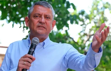 CHP lideri Özgür Özel, tutuklu komedyen Deniz Göktaş'ı Tekirdağ'da ziyaret etti