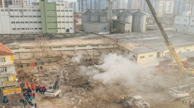 Çöken binayla ilgili 4 kişi gözaltına alındı