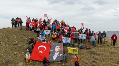 Gökkuşağı tepeleri'nde 29 Ekim: Türk bayraklarıyla zirveye yürüyüş