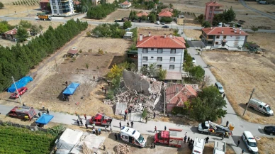 Ankara'da deprem riskli bina çöktü: Tahliye kararı hayat kurtardı