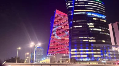 Katar'daki simge yapılar Türk bayrağıyla ışıklandırıldı