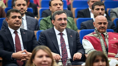 Cumhurbaşkanı Yardımcısı Cevdet Yılmaz'a Düzce Üniversitesi'nde Fahri Profesörlük unvanı verildi