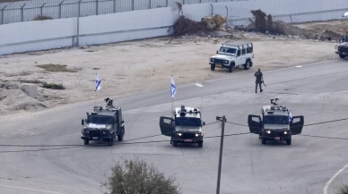 İsrail askerlerinden uyarı: Hepinizi izliyoruz sakın sevinç gösterisinde bulunmayın