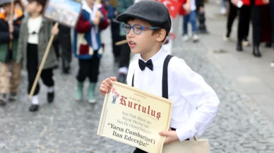 "Yarın Cumhuriyeti İlan Edeceğiz" manşeti sokaklarda