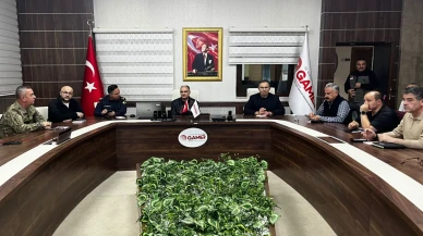 Manisa'da Sındırgı depremi sonrası kriz merkezi toplandı hasar tespit çalışmaları devam ediyor