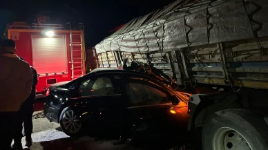 Afyonkarahisar’da feci kaza: Tır ile otomobil çarpıştı 2 ölü 2 yaralı