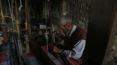 Halep’te el dokumacılığının son temsilcisi 80 yaşındaki Muhammed Ezrak