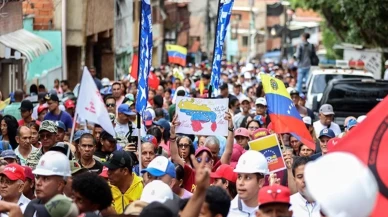 Caracas’tan ABD’ye meydan okuma: On binler Maduro için yürüdü