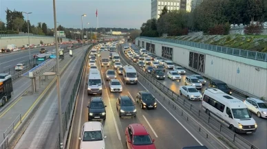 İstanbul'da akşam saatlerinde trafik bir felç haline geldi! Yoğunluk yüzde 89'a ulaştı