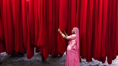 Saree’nin sırrı atölyelerde: Asırlık teknikler hâlâ capcanlı