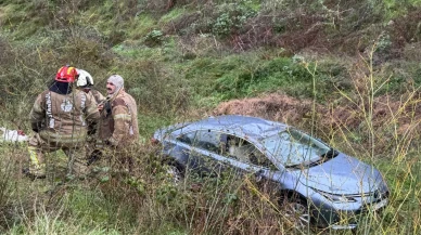 Beşiktaş'ta otomobil dereye yuvarlandı sürücü hastaneye kaldırıldı