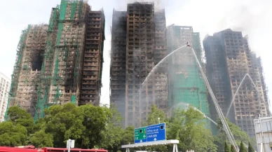 8 blok alevler içinde: Hong Kong'da 17 yılın en büyük yangını