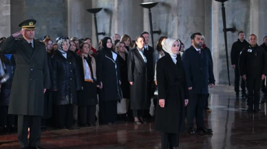 Türk kadınına seçme hakkının 91. yılı: Bakan Göktaş Anıtkabir'de