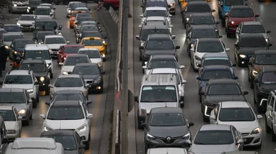 Konya yolu felç: Hafta sonu AVM akını trafiği durdurdu