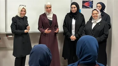 Suriye Cumhurbaşkanı Şara’nın eşi Latife El Durubi, Kadıköy Anadolu İmam Hatip Lisesi’ni ziyaret etti