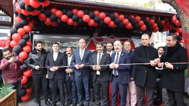 “Gaziantep’in gülen yüzü” olarak tanınan İsmail Şef’in yeni mekanı  Tarihi Bey Kebapçısı açıldı