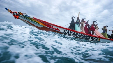 Senegal'de denizle buluşan moda: Dakar Moda Haftası kaldırımları değil, dalgaları aştı