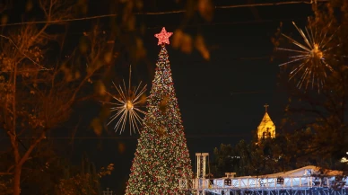 Beytüllahim’de Noel coşkusu: Büyük ağacın ışıklarıyla yeni yıl kutlamaları başladı