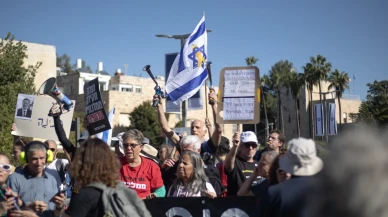 Netanyahu'nun af talebine protesto: Yüzlerce kişi Kudüs sokaklarında