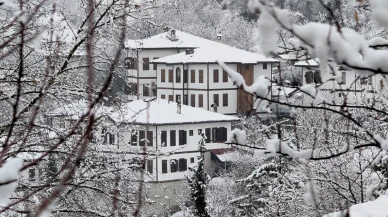 Safranbolu’da kış manzarası: Konaklar karla kaplandı