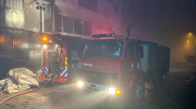 Uşak'taki plastik poşet fabrikasında yangın... Sebebi hala bilinmiyor