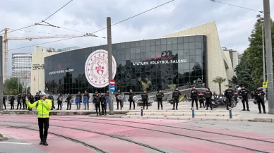 Göztepe-Beşiktaş voleybol maçında tribünler boşaltıldı