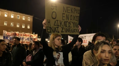 Göstericiler Atina'da toplandı ve Yunanistan hükümetini  protesto etti