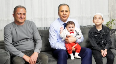 İçişleri Bakanı Yerlikaya, sahipsiz köpeklerin saldırdığı Tunahan Yılmaz'ı ziyaret etti